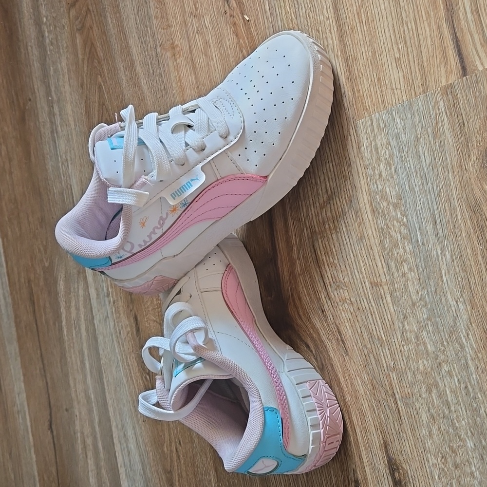 Girls Puma Tennis Shoes Size 2